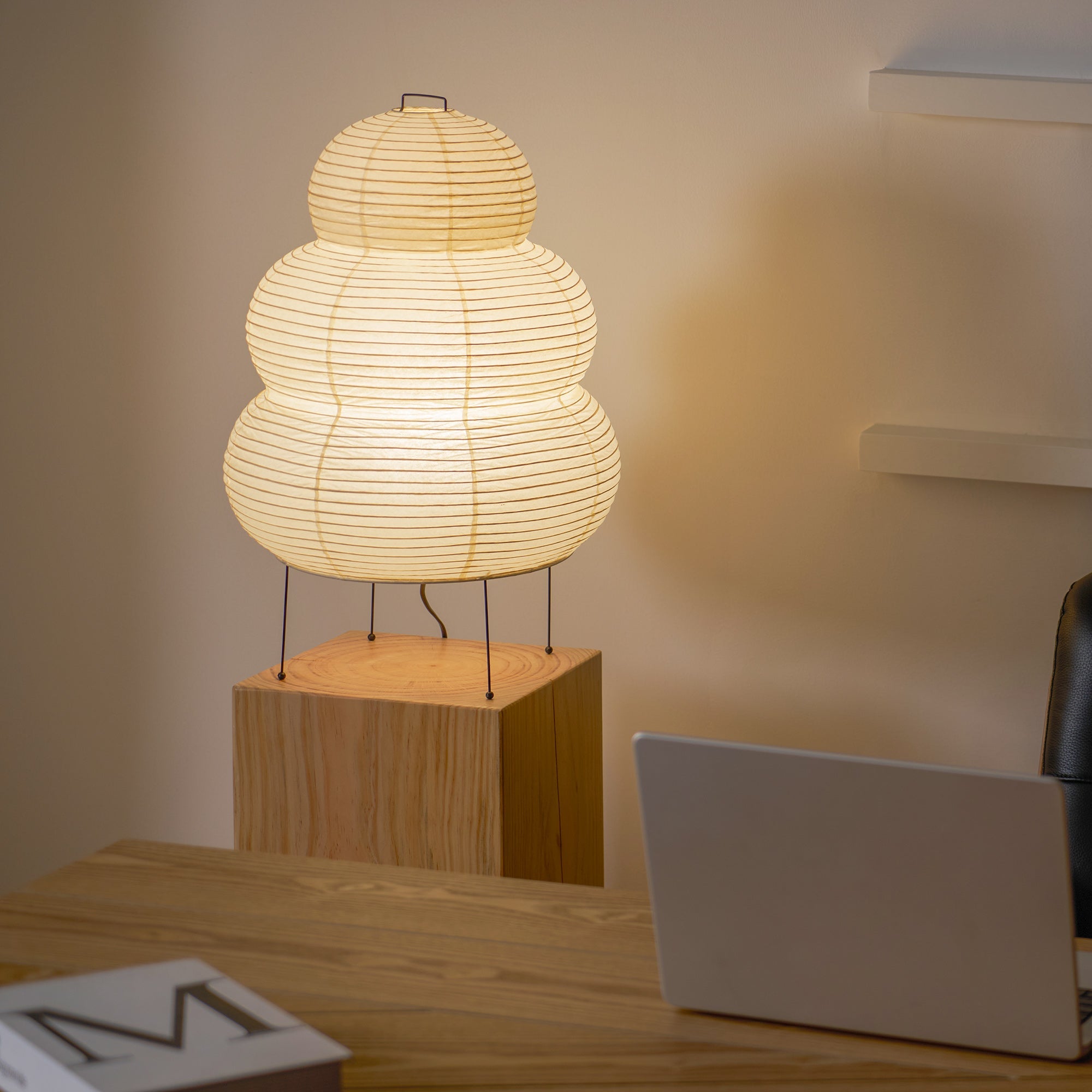 HaloCast | Table Lamp – Artistic Fusion of Light and Modern Style
