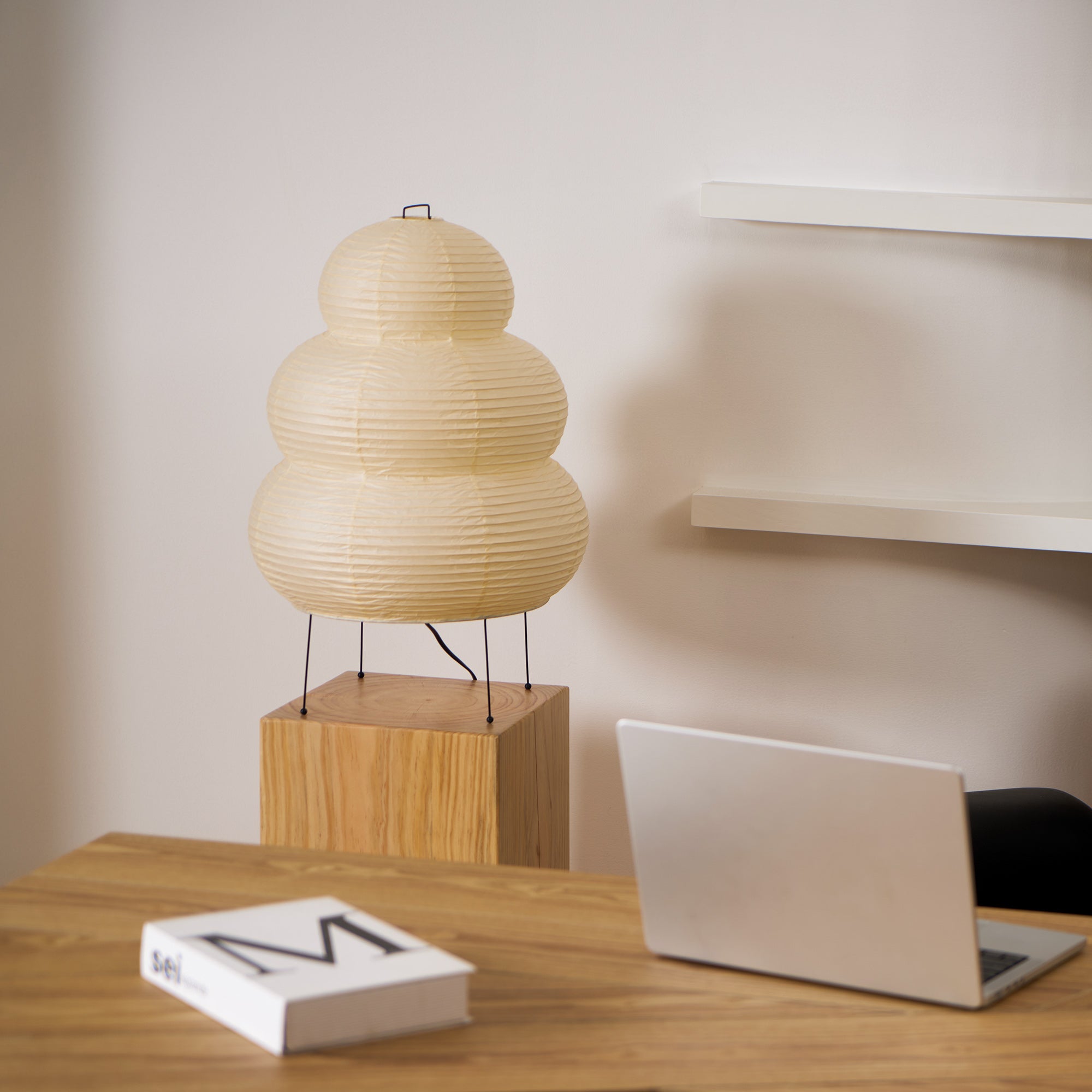 HaloCast | Table Lamp – Artistic Fusion of Light and Modern Style