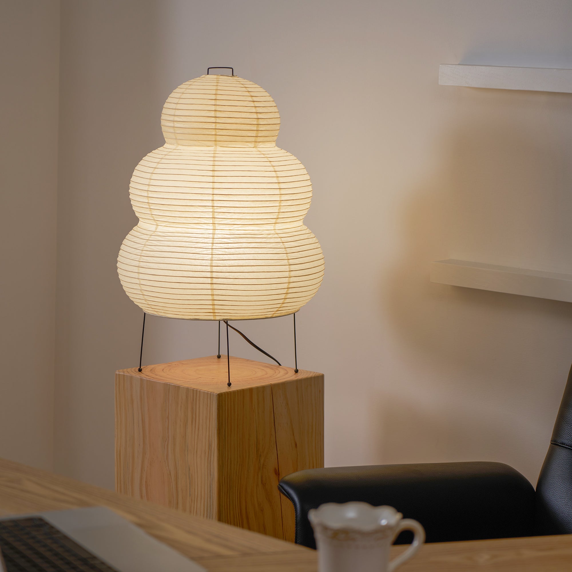 HaloCast | Table Lamp – Artistic Fusion of Light and Modern Style