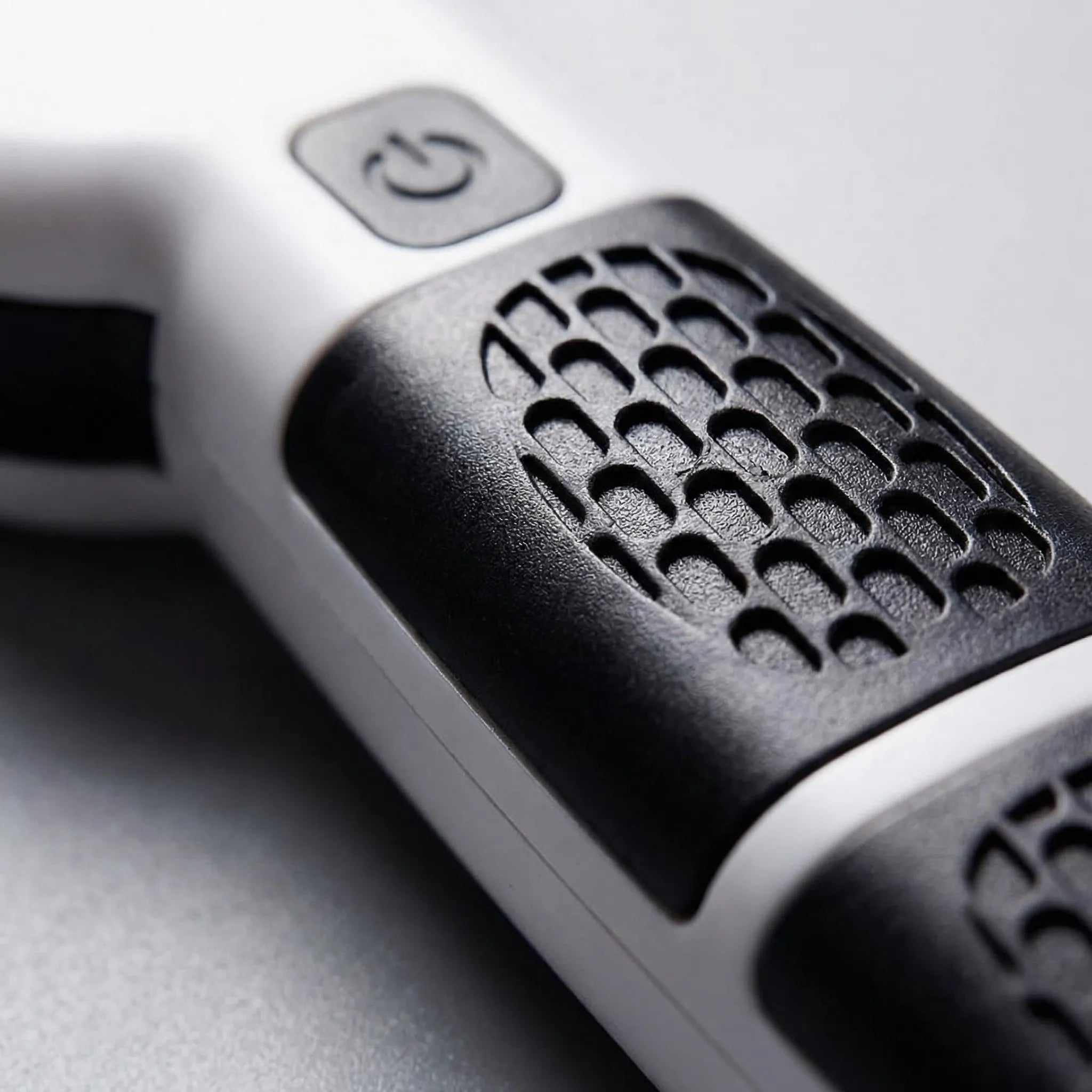 Clarivex - Foldable Illuminated Handheld Magnifier Decoluxe.co.uk