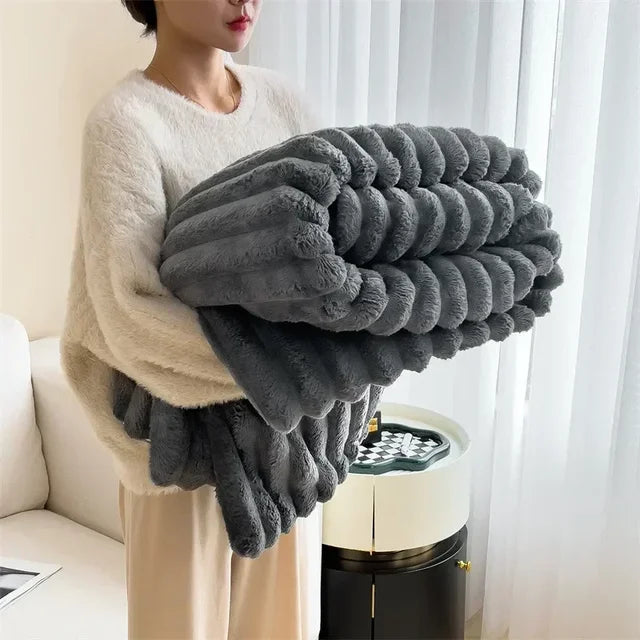 PlushHaven | Throw Blanket – Luxurious Warmth & Elegant Comfort