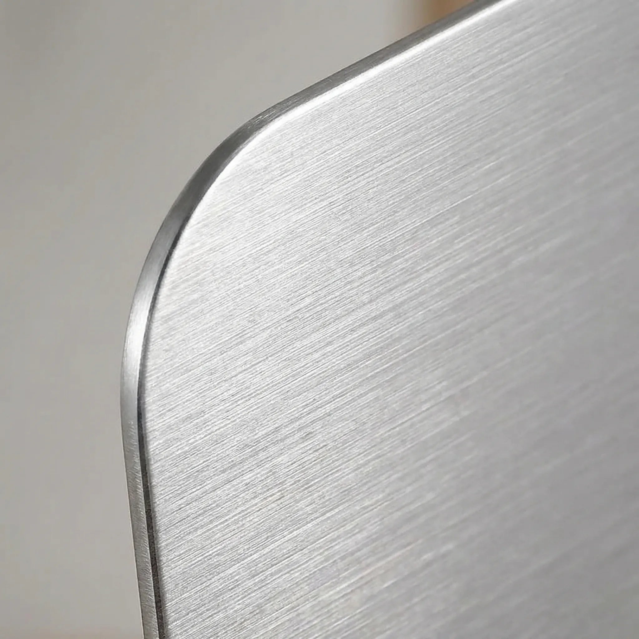 Slyvex - Antibacterial Titanium-Coated Chopping Board Decoluxe.co.uk