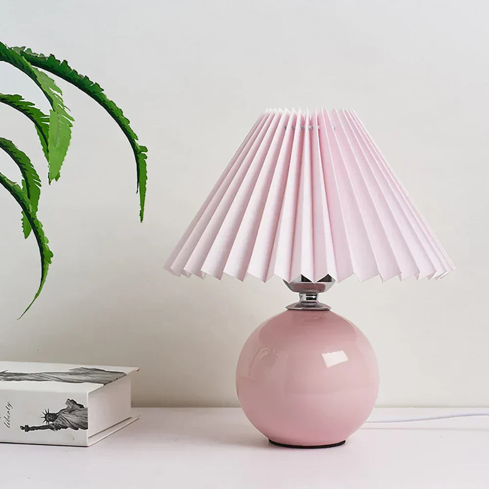 GlowHeritage | Vintage Table Lamp – Pleated Shade & Warm Atmosphere