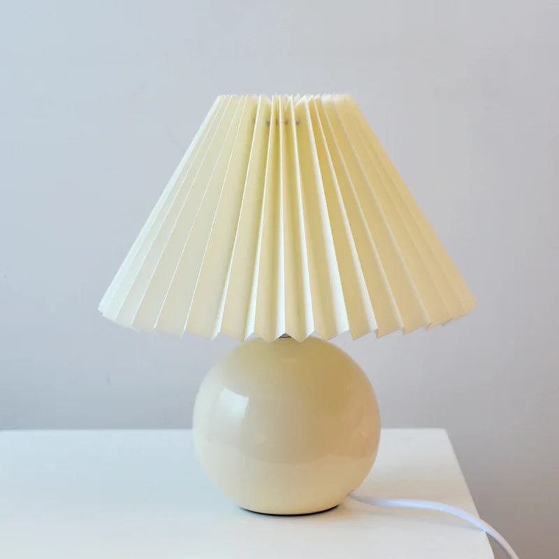 GlowHeritage | Vintage Table Lamp – Pleated Shade & Warm Atmosphere