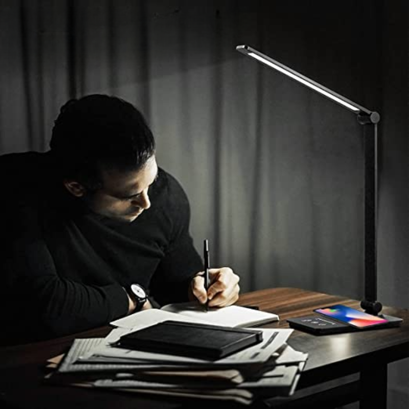 BrightCharge | LED Desk Lamp – Wireless Charging & Adjustable Light Decoluxe.co.uk