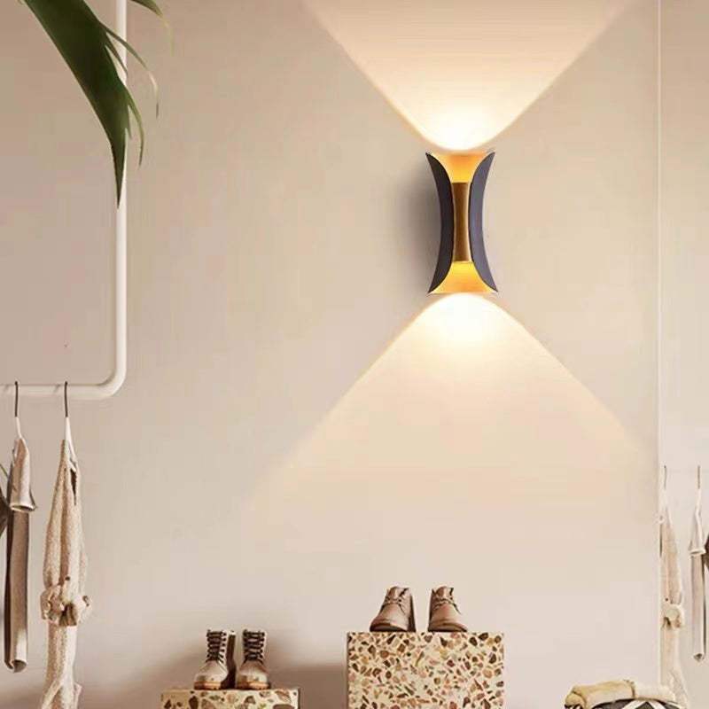 GlowEdge | LED Wall Light – Modern Minimalist Design Decoluxe.co.uk