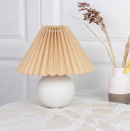 GlowHeritage | Vintage Table Lamp – Pleated Shade & Warm Atmosphere White and Brown Decoluxe.co.uk