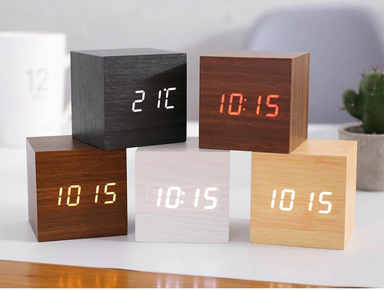 GlowMatrix | LED Alarm Clock – Intelligent Sound Control Decoluxe.co.uk