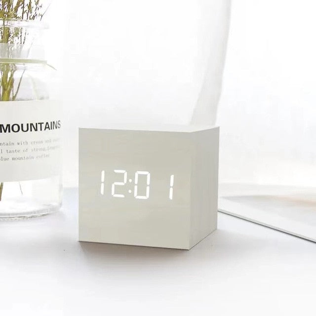 GlowMatrix | LED Alarm Clock – Intelligent Sound Control White Decoluxe.co.uk