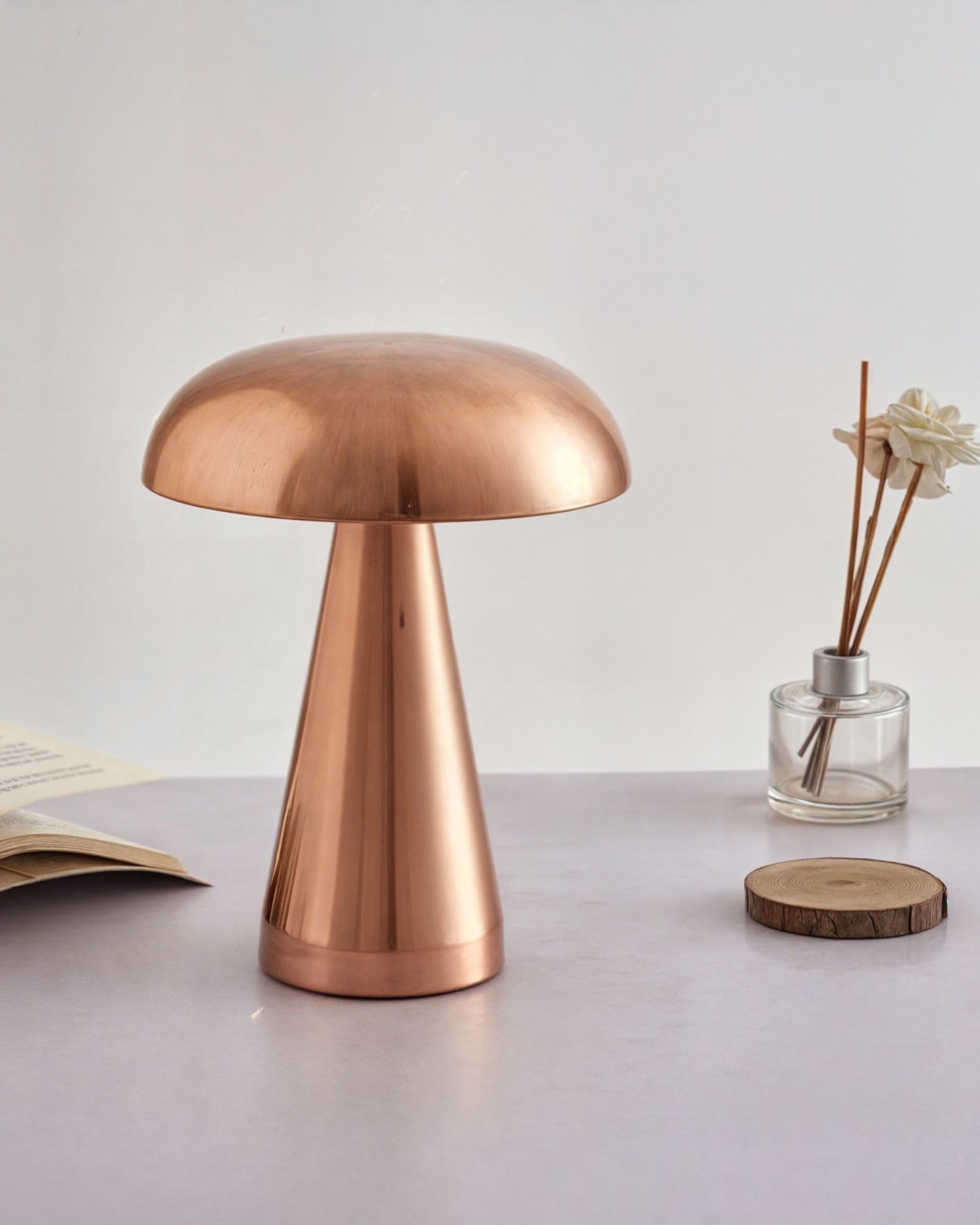 LumaLite | Table Lamp – Dimmable Light with Long Battery Life Decoluxe.co.uk