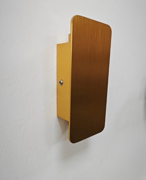 LumiEdge | LED Wall Light – Minimalist Energy-Saving Design Gold 16.1 × 2.8 × 1.8 in (41 × 7 × 4.5 cm) Decoluxe.co.uk