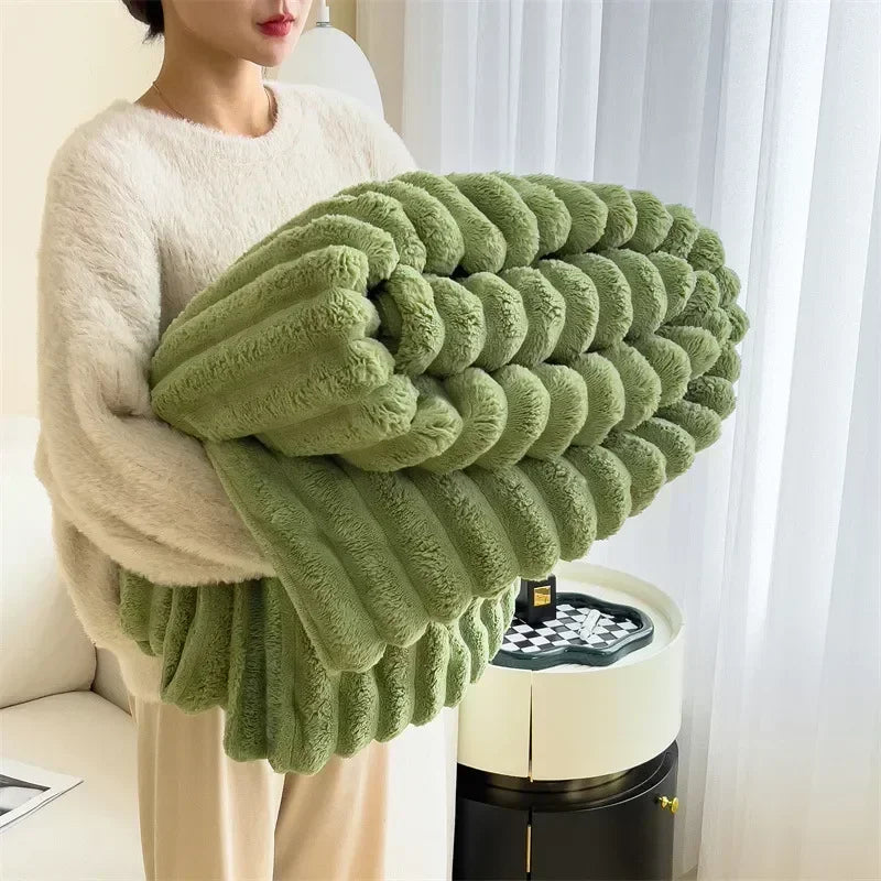 PlushHaven | Throw Blanket – Luxurious Warmth & Elegant Comfort Green Blankets Decoluxe.co.uk