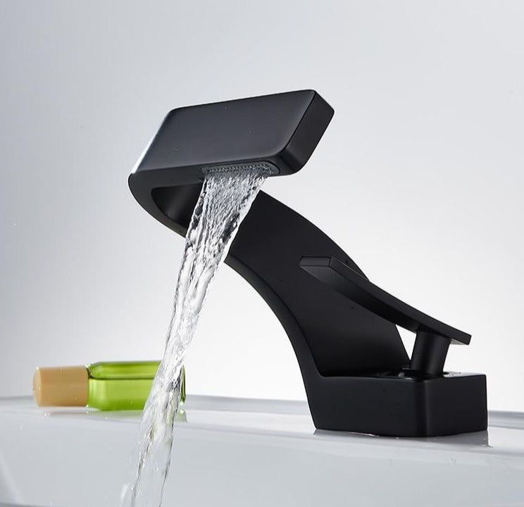 StreamFlow | Curved Tap – Modern Design & Smooth Water Flow Black 11 x 8.6 in (28 x 22 cm) Decoluxe.co.uk