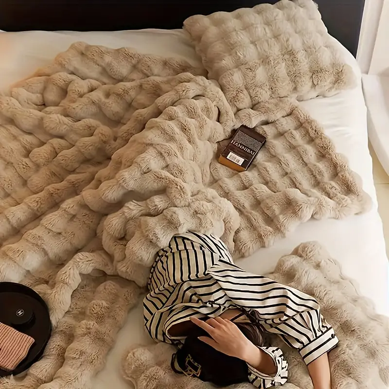 VeluraHome | Rug – Refined Softness with Lasting Elegance Blankets Decoluxe.co.uk