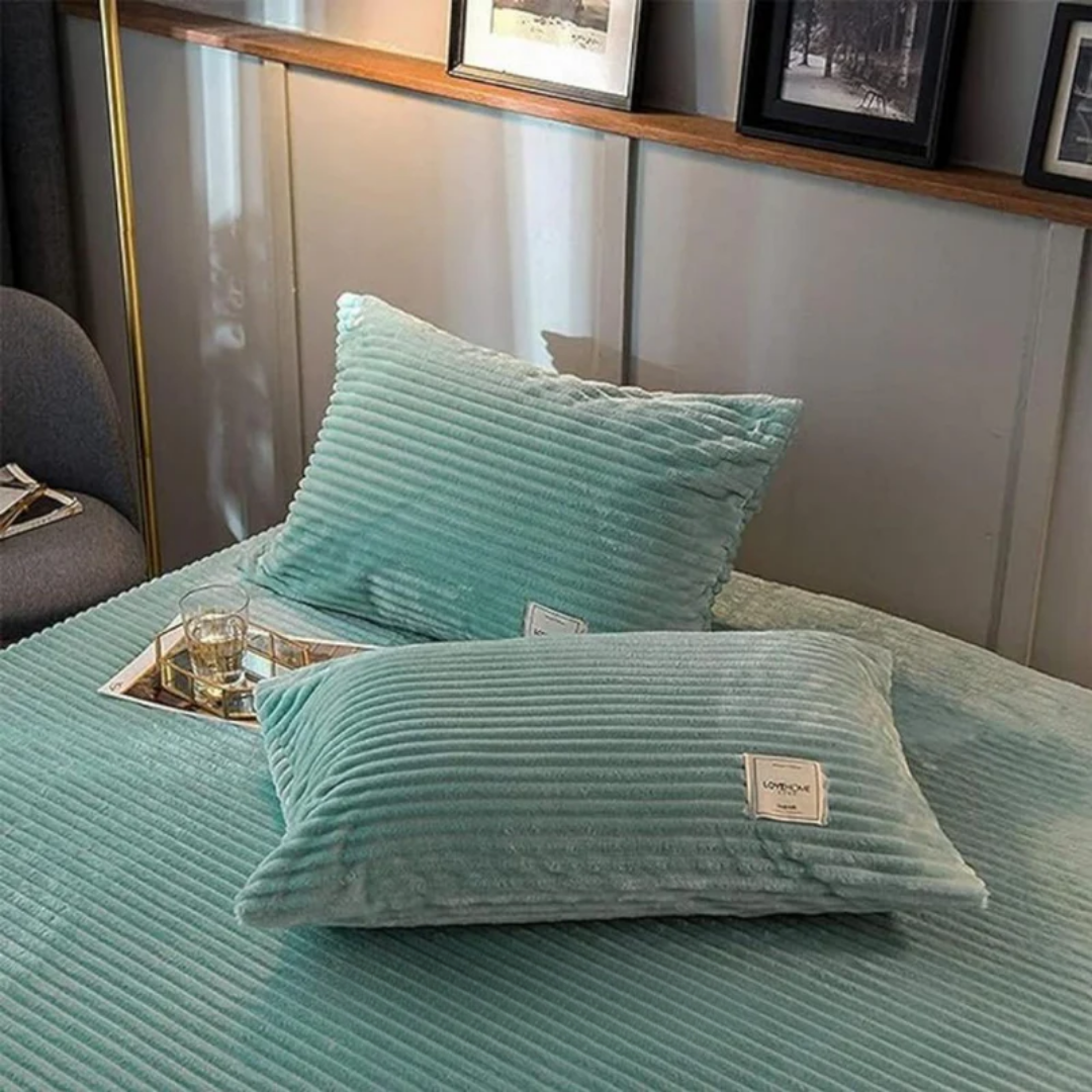 VeluWarm | Throw Cover – Luxurious Fleece Velvet Warmth Decoluxe.co.uk