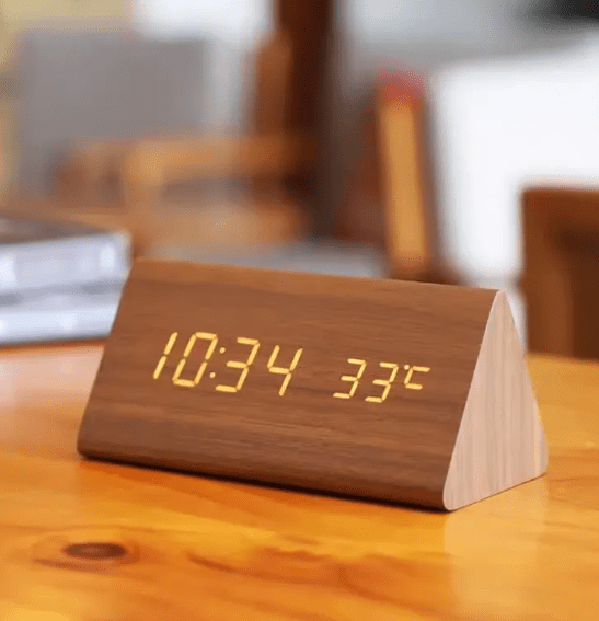 VocaTone | LED Alarm Clock – Minimalist Sound-Activated Display Decoluxe.co.uk