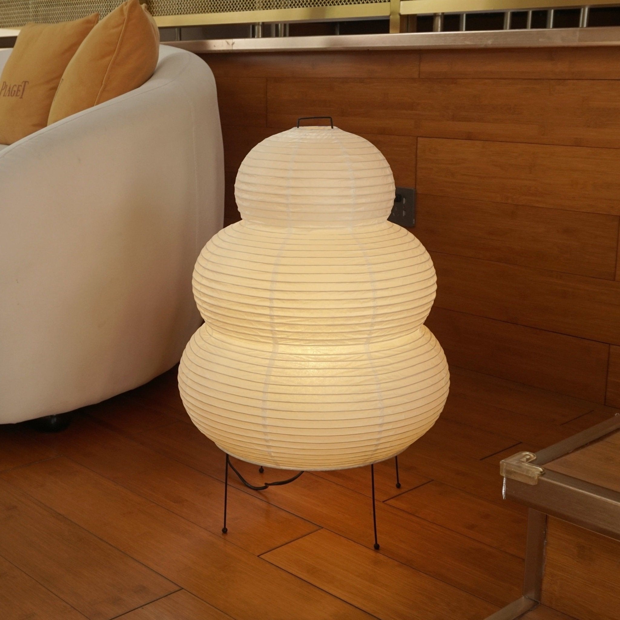 HaloCast | Table Lamp – Artistic Fusion of Light and Modern Style