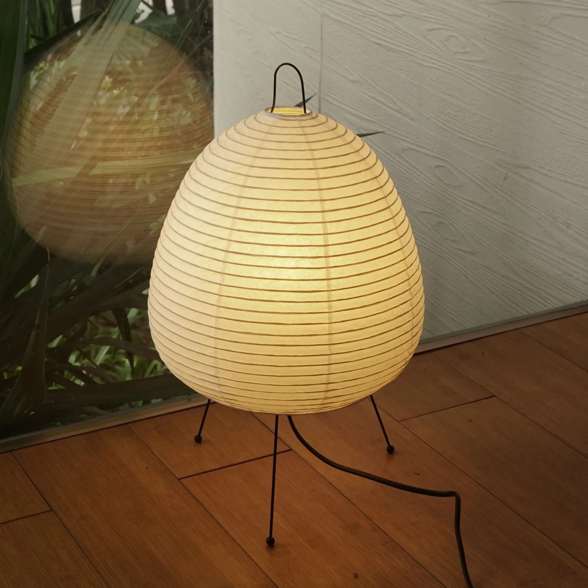 HaloCast | Table Lamp – Artistic Fusion of Light and Modern Style