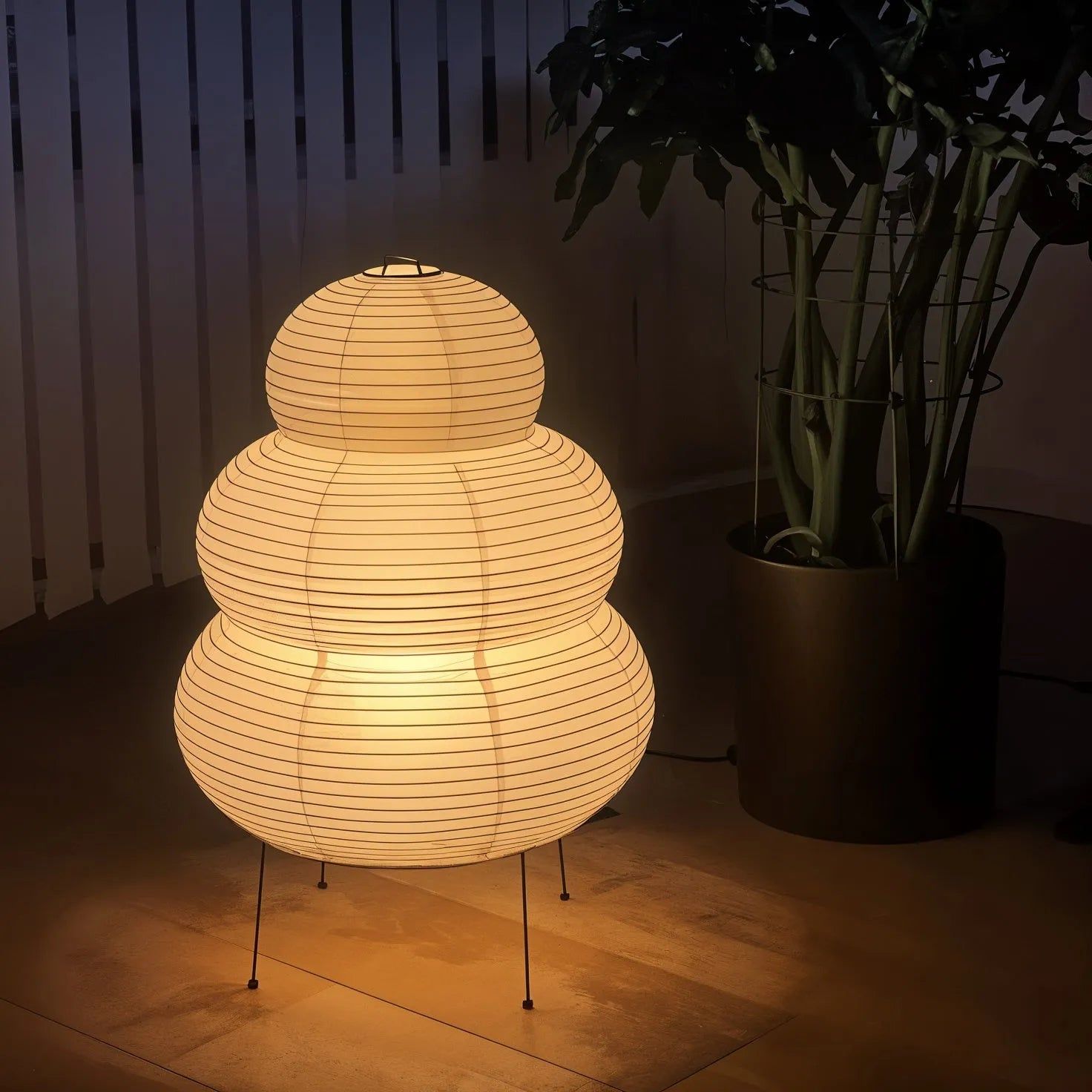 HaloCast | Table Lamp – Artistic Fusion of Light and Modern Style