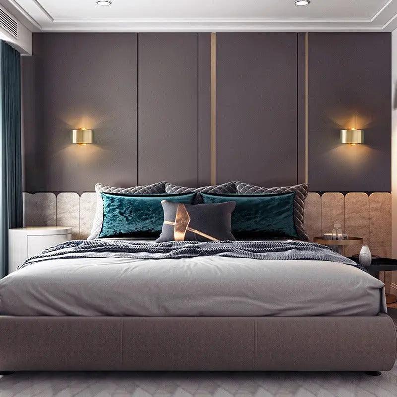 HaloLuxe | Wall Light – Black & Gold Design for Modern Interiors