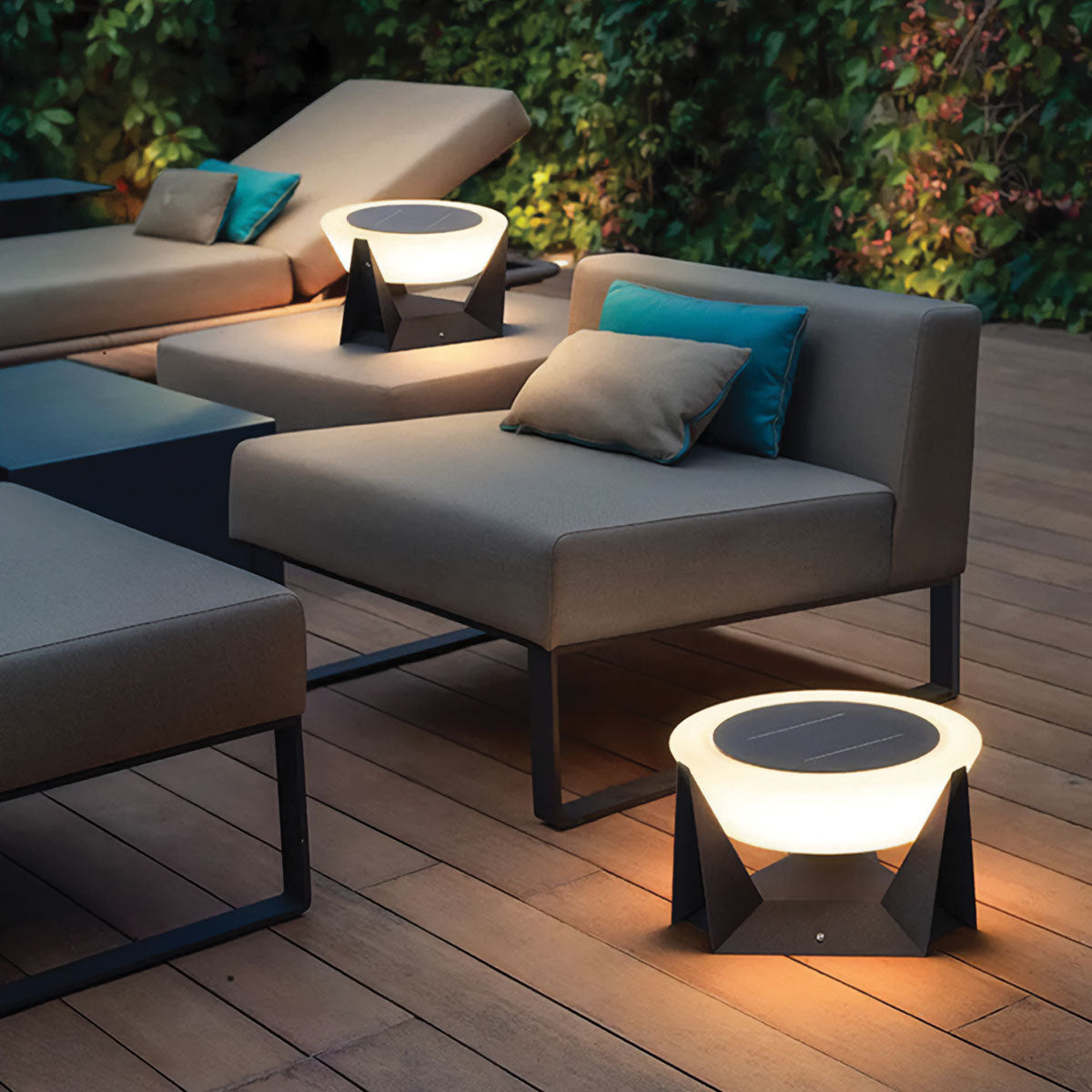 Modern Stainless Steel Solar Garden Lamp IP65 with Adjustable LED for Solar Outdoor Lighting 2