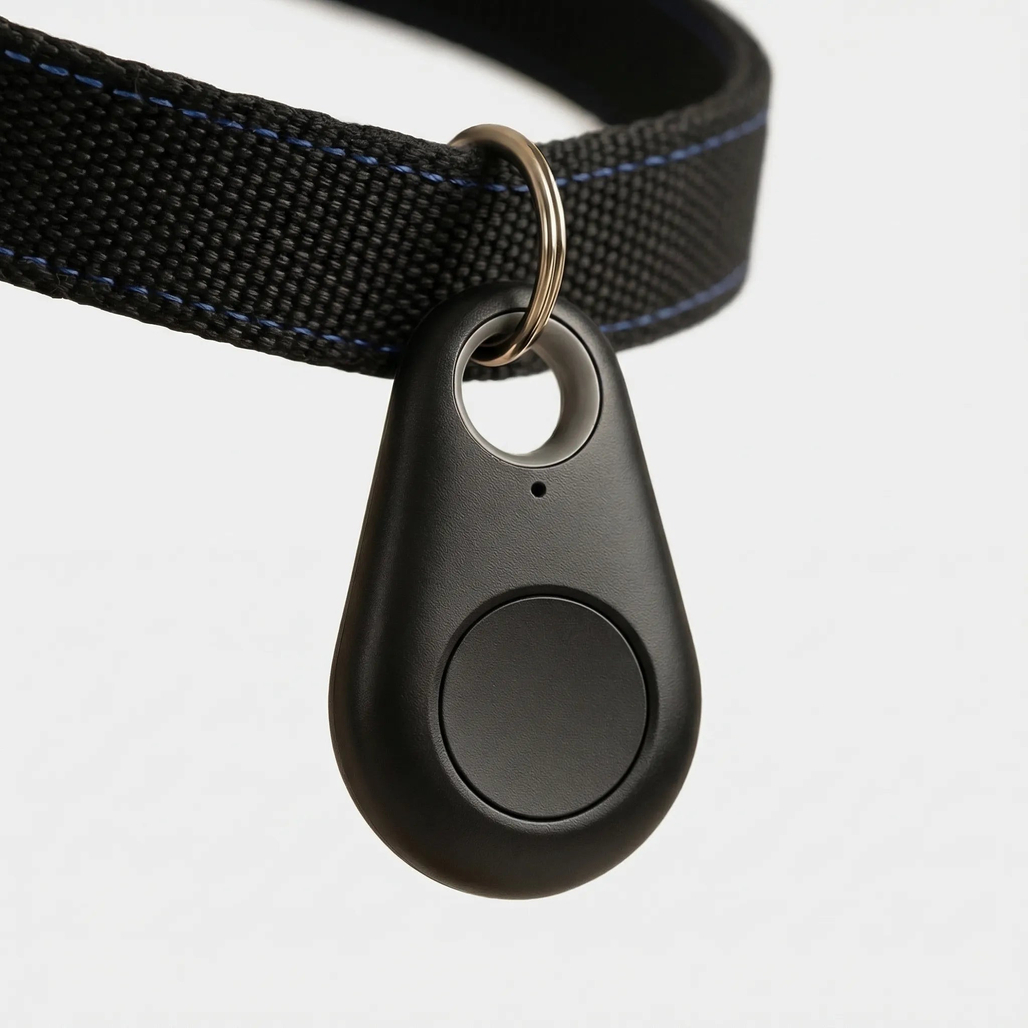 Locatrix - Compact Clip-On GPS Tracker Decoluxe.co.uk