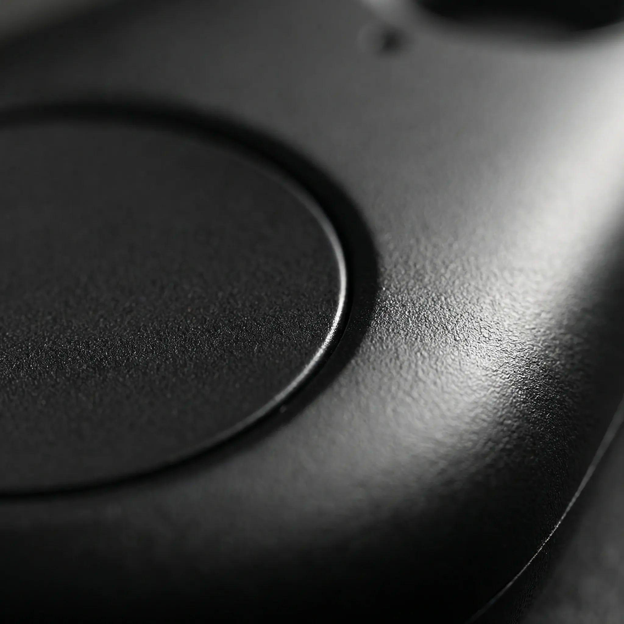 Locatrix - Compact Clip-On GPS Tracker Decoluxe.co.uk