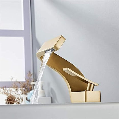 StreamFlow | Curved Tap – Modern Design & Smooth Water Flow