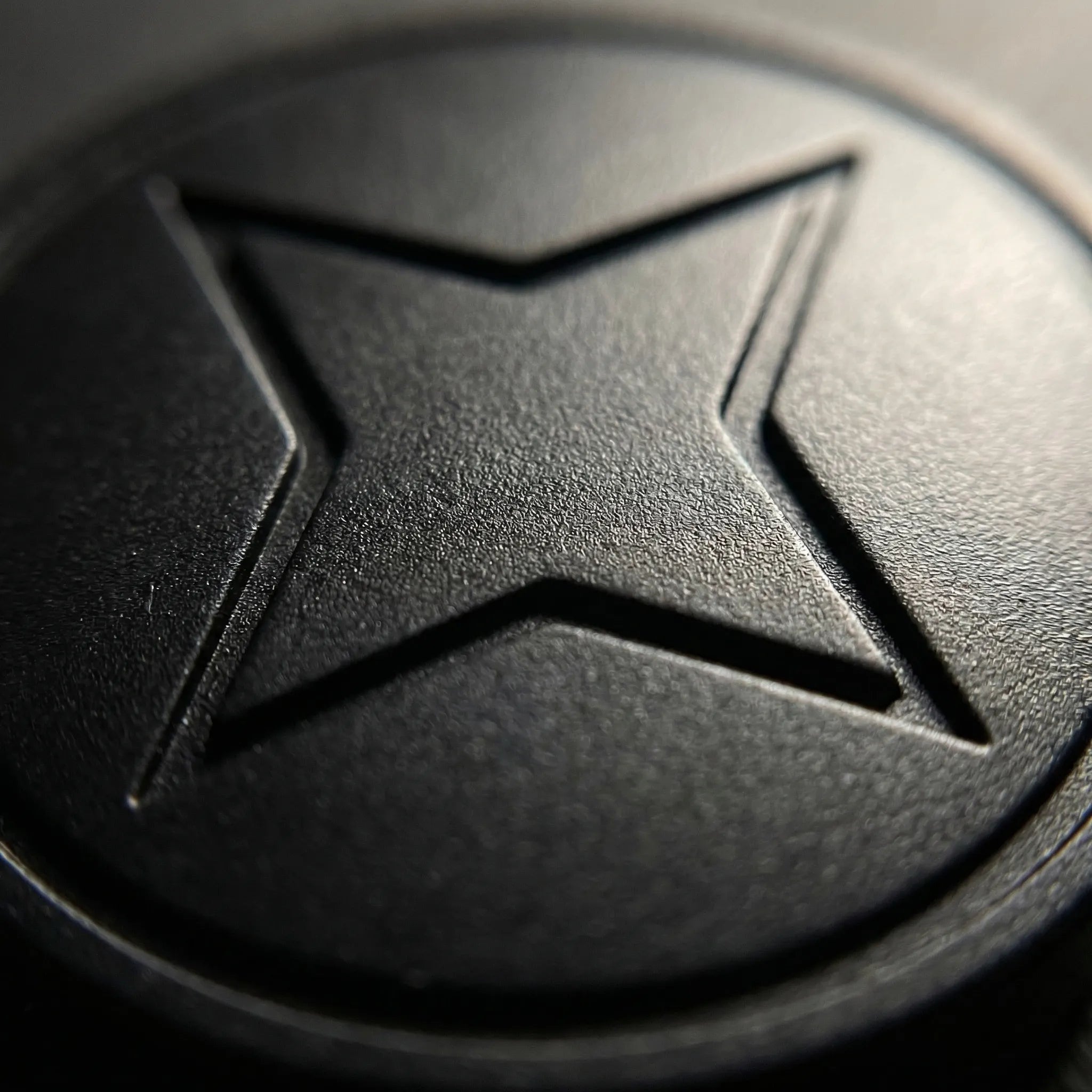 Tracklix - Compact Magnetic GPS Tracking Device Decoluxe.co.uk