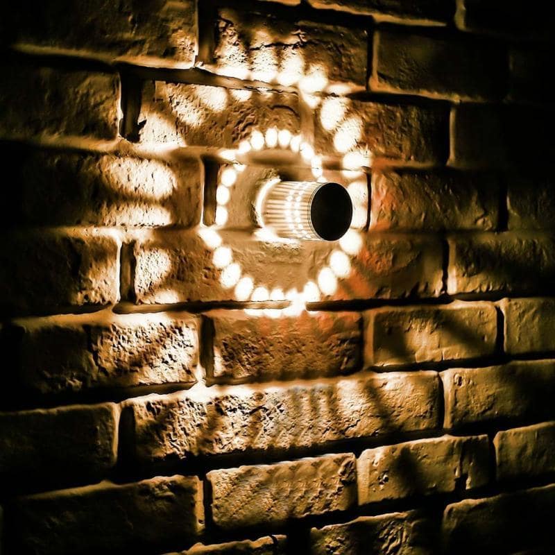 AuraTwist | Ceiling Light – Modern Twisted Design & Remote Control