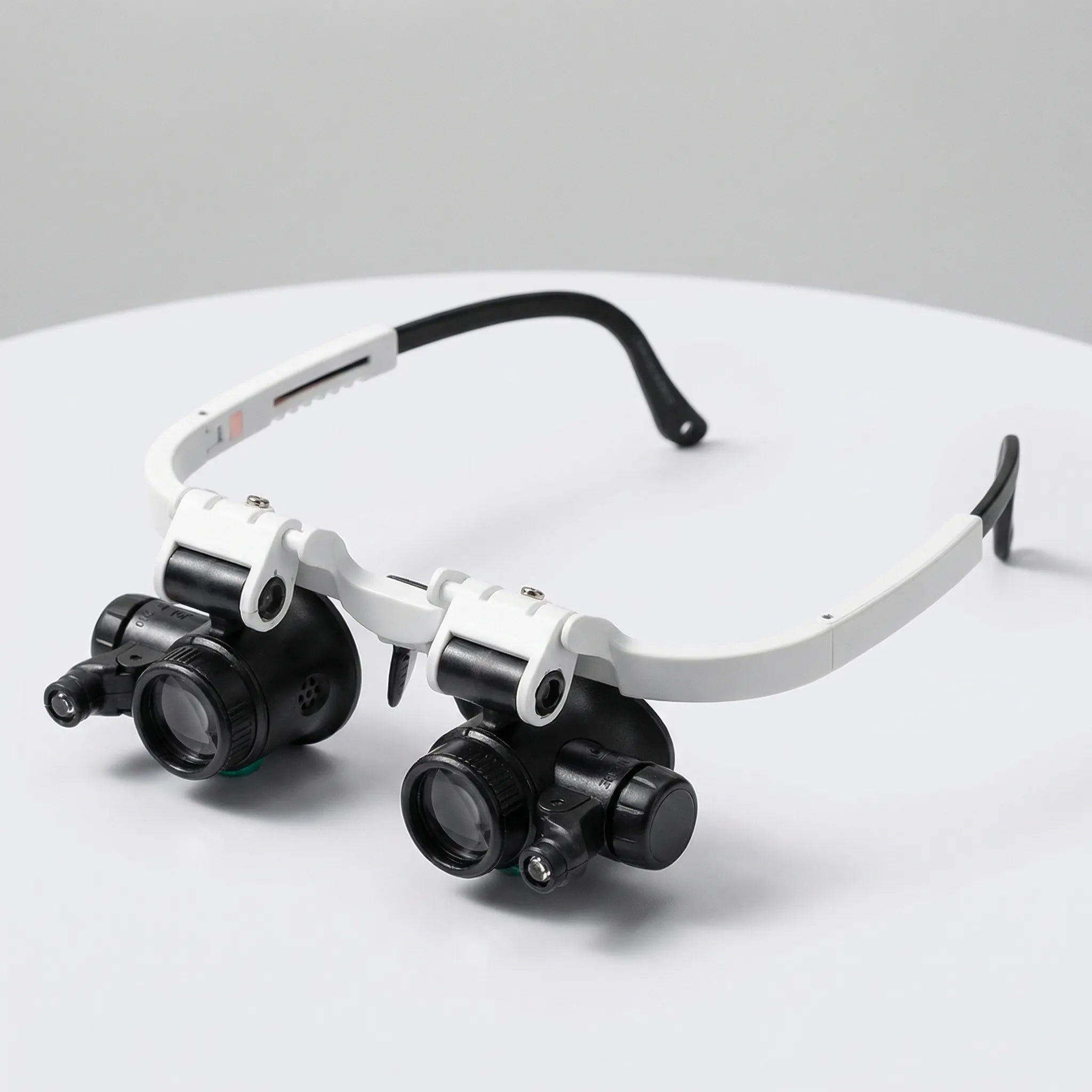 Zoomvex - LED-Lit Head-Worn Magnifying Eyewear Decoluxe.co.uk