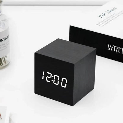 GlowMatrix | LED Alarm Clock – Intelligent Sound Control Black Decoluxe.co.uk