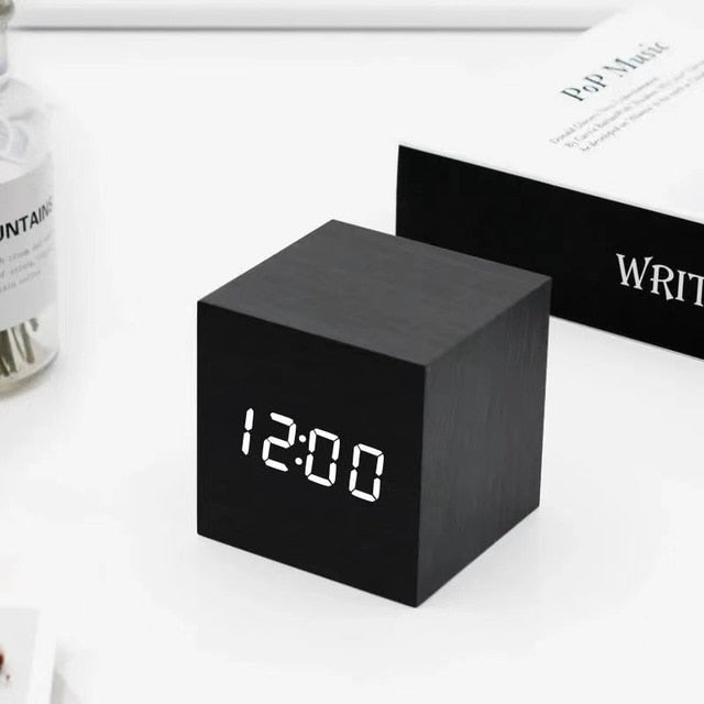 GlowMatrix | LED Alarm Clock – Intelligent Sound Control Black Decoluxe.co.uk