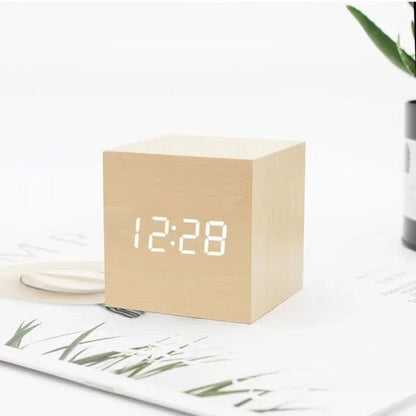 GlowMatrix | LED Alarm Clock – Intelligent Sound Control Light Wood Decoluxe.co.uk