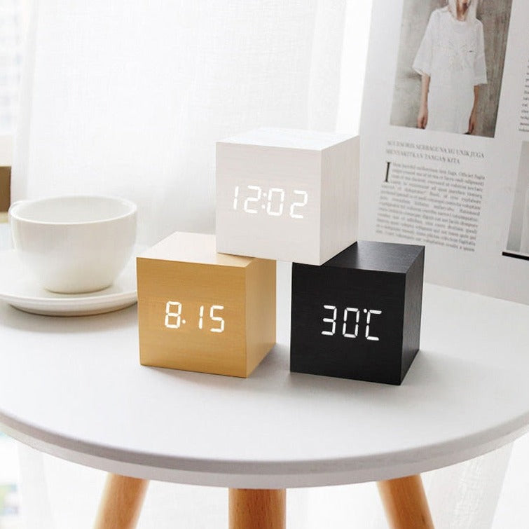 GlowMatrix | LED Alarm Clock – Intelligent Sound Control Decoluxe.co.uk