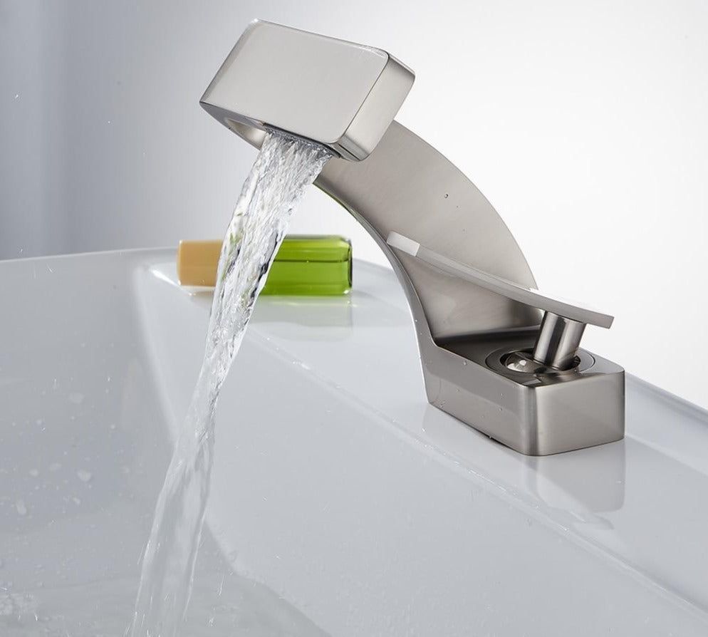 StreamFlow | Curved Tap – Modern Design & Smooth Water Flow Decoluxe.co.uk