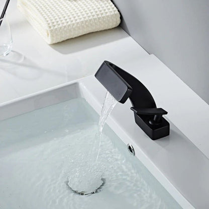 StreamFlow | Curved Tap – Modern Design & Smooth Water Flow Decoluxe.co.uk