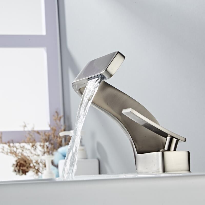 StreamFlow | Curved Tap – Modern Design & Smooth Water Flow Brushed Nickel 11 x 8.6 in (28 x 22 cm) Decoluxe.co.uk