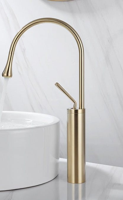 SwanFlow | Bathroom Tap – Elegant Swivel Design for Modern Interiors High Brushed Gold 18.11 x 8.27 x 11.42 in x 7.28 x 2.17 in (46 x 21 x 29 x 18.5cm) Bathroom Sink Faucets Decoluxe.co.uk