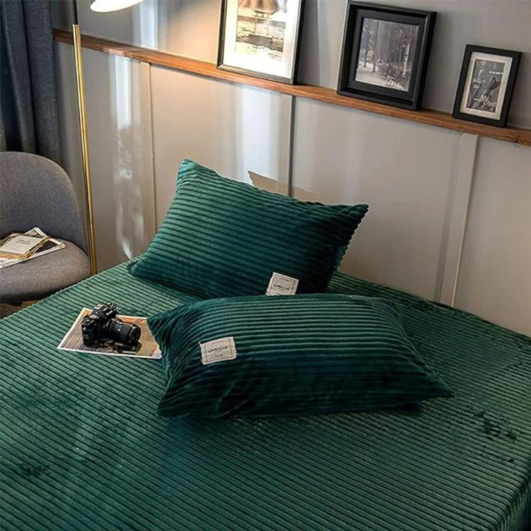 VeluWarm | Throw Cover – Luxurious Fleece Velvet Warmth Decoluxe.co.uk