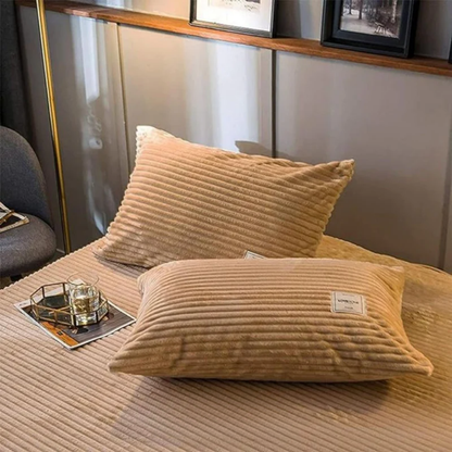 VeluWarm | Throw Cover – Luxurious Fleece Velvet Warmth Decoluxe.co.uk